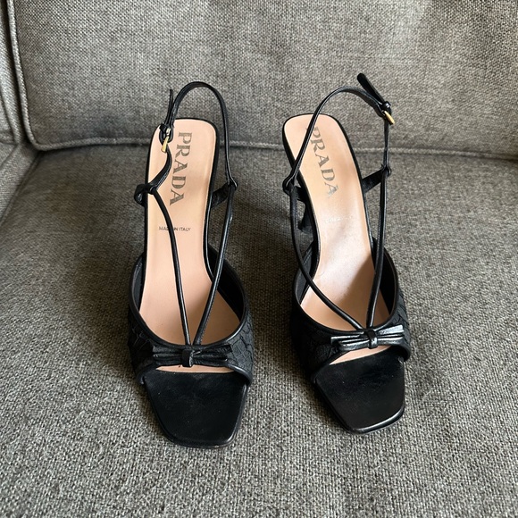 Vintage Prada lace heels - Picture 2 of 4